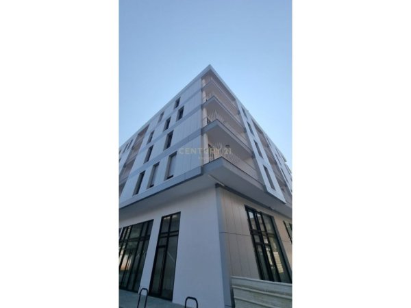 Tirane, jepet me qera ambjent biznesi Kati 4, 76 m² 400 € (Xhamlliku)