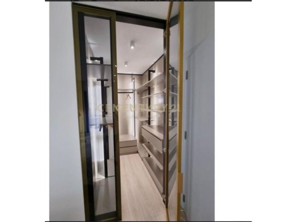 Tirane, jepet me qera apartament 1+1 Kati 8, 70 m² 1.000 € (Bulevardi Zogu 1)