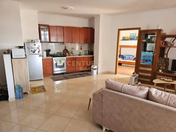 Tirane, jepet me qera apartament 1+1 Kati 9, 110 m² 650 € (Qender)