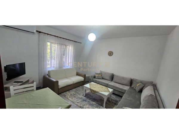 Tirane, jepet me qera apartament 1+1 Kati 1, 65 m² 450 € (Ish Parku)