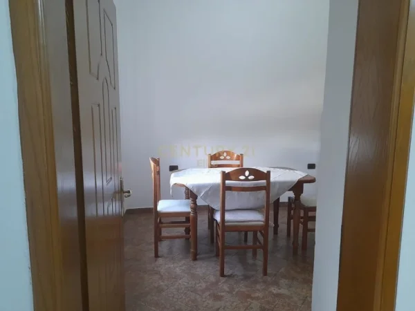 Tirane, jepet me qera apartament 1+1 Kati 5, 62 m² 600 € (Bllok)