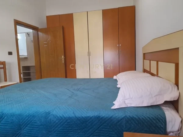 Tirane, jepet me qera apartament 1+1 Kati 5, 62 m² 600 € (Bllok)