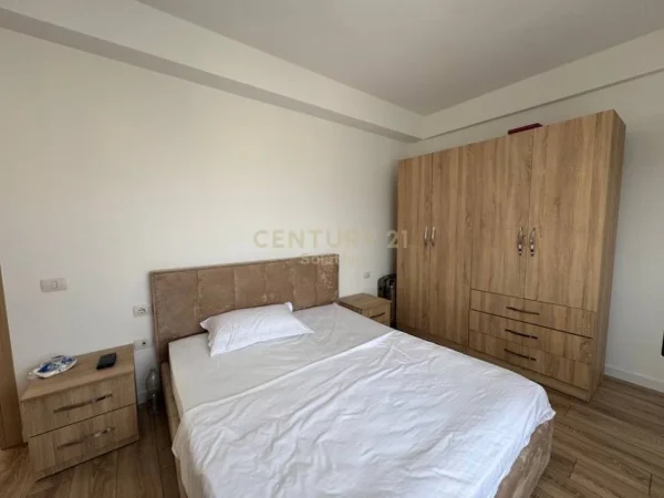 Tirane, jepet me qera apartament 2+1 Kati 4, 94 m² 700 € (Liqeni Thate)