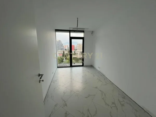 Tirane, jepet me qera zyre Kati 1, 100 m² 1.000 € (Lake View)