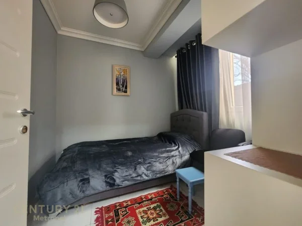 Tirane, jepet me qera apartament 2+1 Kati 1, 70 m² 700 € (Vila Gold)