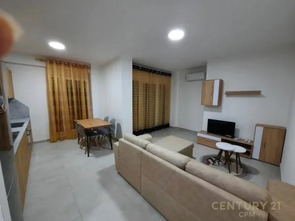 Tirane, jepet me qera apartament 1+1 Kati 4, 70 m² 600 € (Hotel Mondial)
