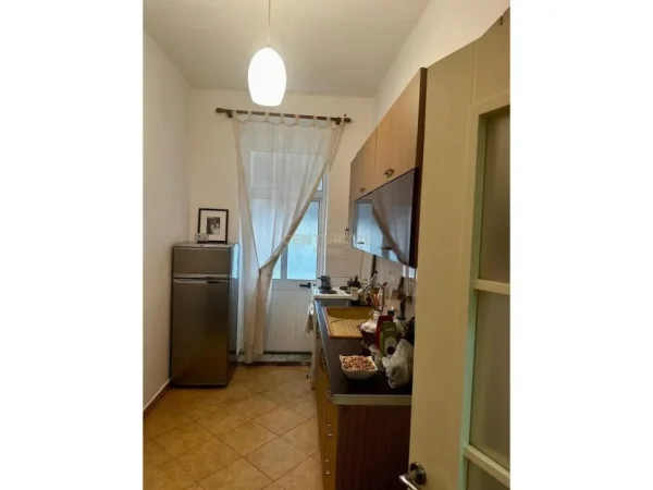 Tirane, shitet apartament 1+1 Kati 2, 70 m² 185.000 € (Rruga e Durresit)