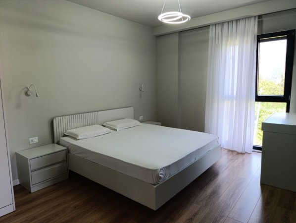 Tirane, shitet apartament 2+1+ 2 +Ballkon , Kopshti Botanik