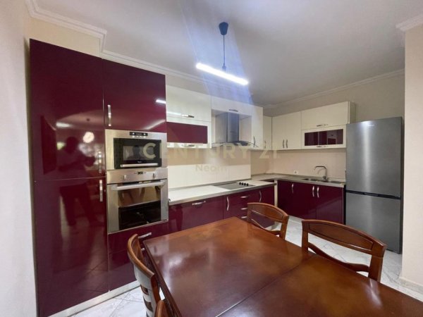 Tirane, jepet me qera apartament 2+1+Aneks+Ballkon Kati 2, 130 m² 800 € (Neom119700)