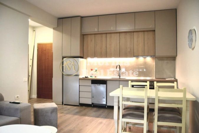 Tirane, jepet me qera apartament 1+1 Kati 2, 65 m² 600 € (Komuna Parisit)