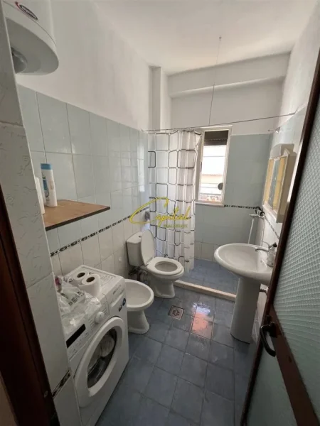 Tirane, jepet me qera apartament 1+1 Kati 2, 60 m² 450 € (5 MAJI)