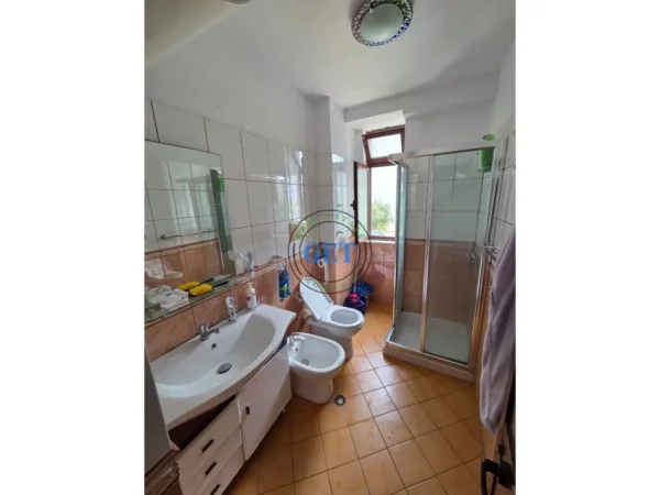 Durres, shitet apartament 3+1+Ballkon Kati 2, 144 m² 320.000 € (Vollga)