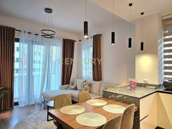 Tirane, jepet me qera apartament 2+1+Ballkon Kati 2, 61 m² 1.000 € (Kodra e Diellit)