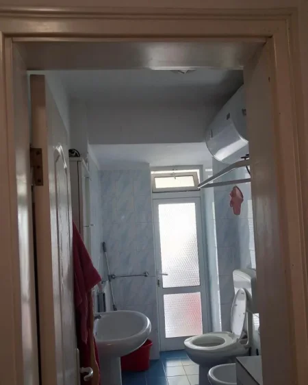 Tirane, shitet apartament 1+1+Ballkon , 50 m² 