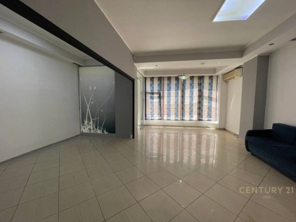 Tirane, jepet me qera ambjent biznesi Kati 1, 52 m² 650 € (Rr.e Kavajes)
