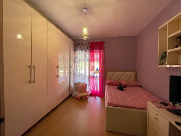 Tirane, jepet me qera apartament+verande | Penthouse 2+1+Ballkon , 187 m² 550 € (PRANE NEWS 24, SHKOZE)