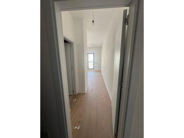 Tirane, shitet apartament 2+1 Kati 5, 105 m² 292.600 € (Rruga e Barrikadave)