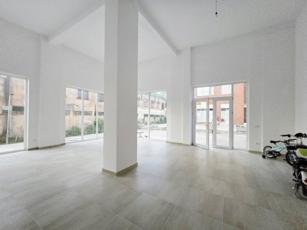 Tirane, jepet me qera ambjent biznesi Kati 0, 70 m² 800 € (RRUGA DIBRES)