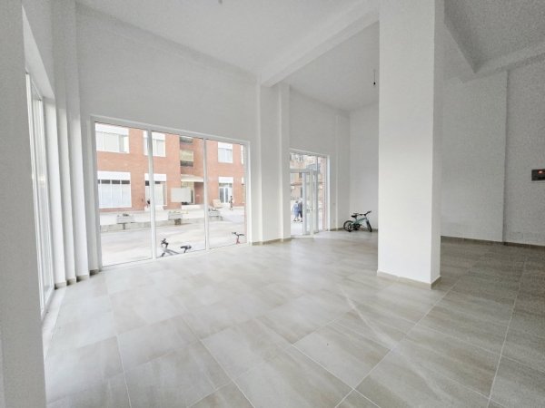Tirane, jepet me qera ambjent biznesi Kati 0, 70 m² 800 € (RRUGA DIBRES)