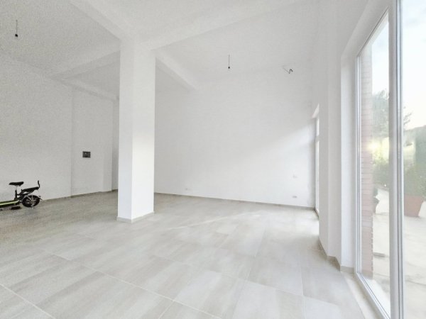 Tirane, jepet me qera ambjent biznesi Kati 0, 70 m² 800 € (RRUGA DIBRES)