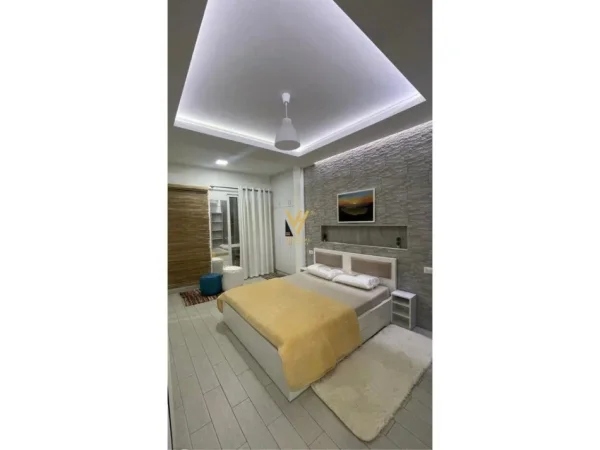 Tirane, jepet me qera apartament 1+1+Ballkon Kati 2, 70 m² 650 € (KOMUNA E PARISIT)