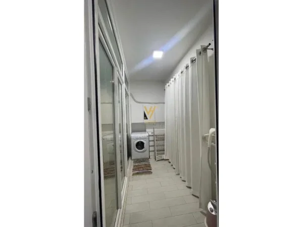 Tirane, jepet me qera apartament 1+1+Ballkon Kati 2, 70 m² 650 € (KOMUNA E PARISIT)