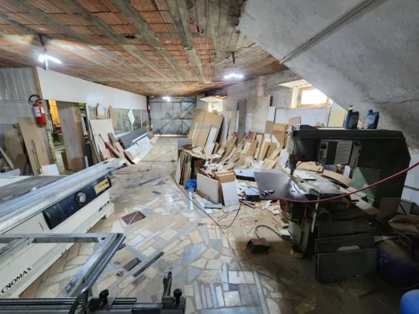 0683487469 Tirane, jepet me qera ambjent biznesi Kati 0, 218 m² 500 € (Alidemi , Prane Mangalem)