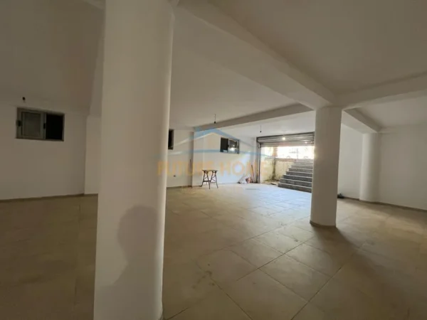 0683487469 Tirane, jepet me qera ambjent biznesi Kati -1, 284 m² 1.000 € (Rruga Dritan Hoxha)