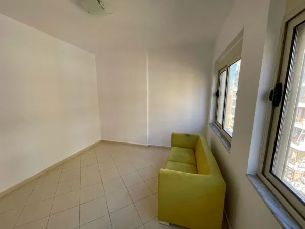 Tirane, shitet apartament 2+1+Aneks+Ballkon Kati 5, 100 m² 125.001 € 