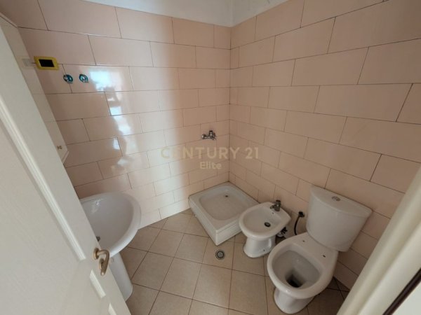 Tirane, shitet apartament 2+1+Ballkon Kati 4, 91 m² 128.000 € 
