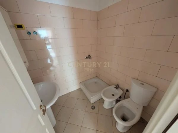 Tirane, shitet apartament 2+1+Ballkon Kati 4, 91 m² 128.000 € 