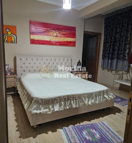 Tirane, jepet me qera apartament 3+1 Kati 2, 138 m² 500 € (Vilat Gjermane)