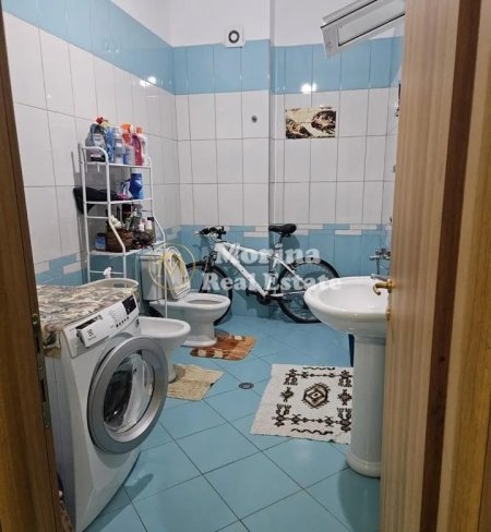 Tirane, jepet me qera apartament 3+1 Kati 2, 138 m² 500 € (Vilat Gjermane)