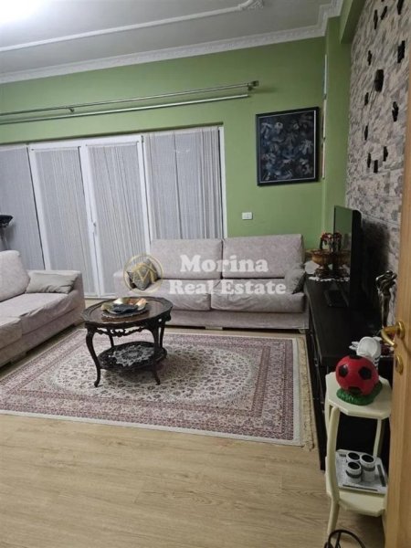 Tirane, jepet me qera apartament 3+1 Kati 2, 138 m² 500 € (Vilat Gjermane)