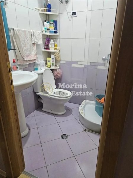 Tirane, jepet me qera apartament 3+1 Kati 2, 138 m² 500 € (Vilat Gjermane)