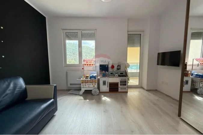 Tirane, shitet apartament 2+1+Ballkon , 130 m² 255.000 € 