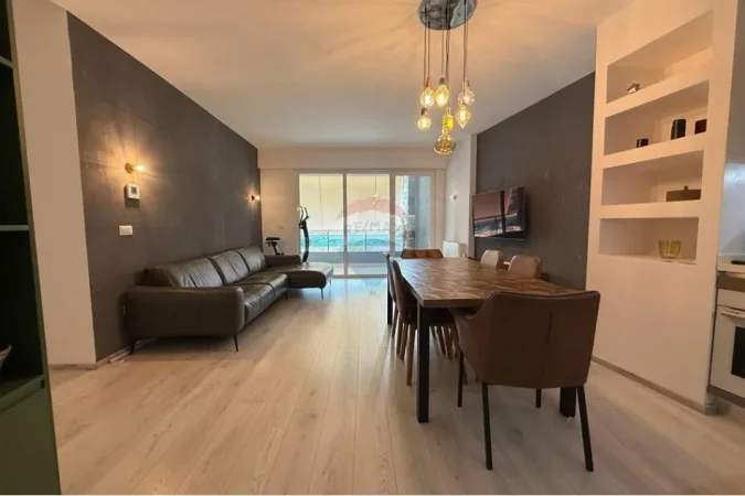 Tirane, shitet apartament 2+1+Ballkon , 130 m² 255.000 € 