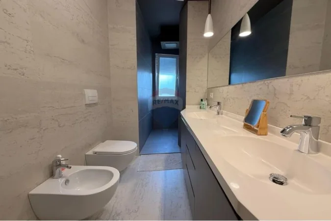 Tirane, shitet apartament 2+1+Ballkon , 130 m² 255.000 € 