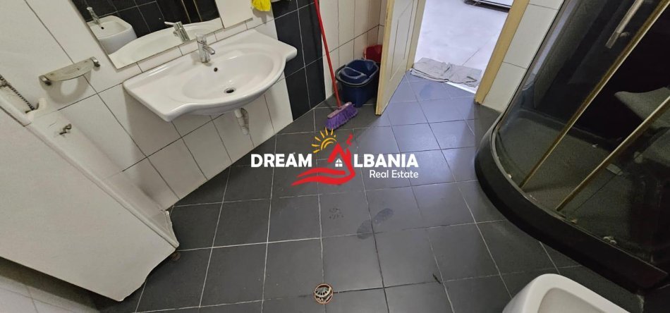 Tirane, jepet me qera 2+1 , 80 m² 420 € (sa kalon Terminalin e Autobuzave te Veriut)