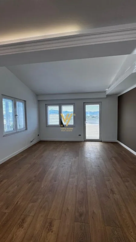 Tirane, jepet me qera Vile 3 Katshe Kati 0, 255 m² 1.800 € (FARKE)