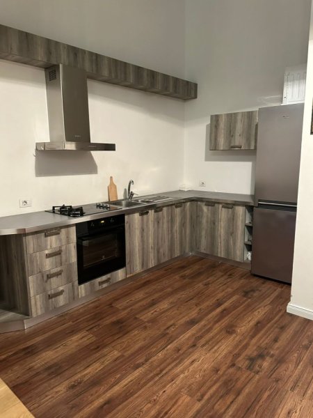 Tirane, jepet me qera apartament 2+1+Aneks+Ballkon Kati 5, 85 m² 1.000 € (don bosko)