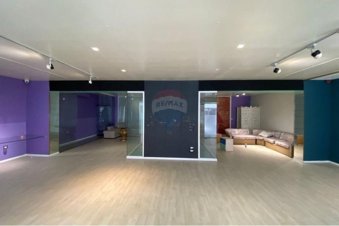 Tirane, jepet me qera ambjent biznesi Kati 0, 100 m² 1.000 € 