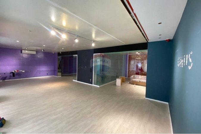 Tirane, jepet me qera ambjent biznesi Kati 0, 100 m² 1.000 € 