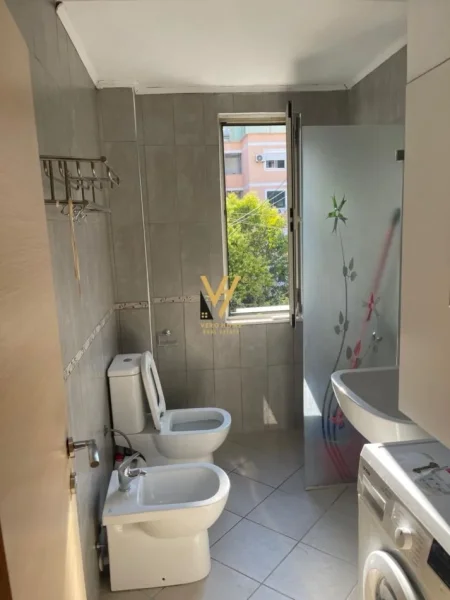Tirane, jepet me qera apartament 1+1+Ballkon Kati 3, 63 m² 600 € (MYSLYM SHYRI)