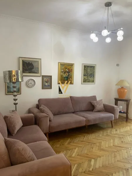 Tirane, jepet me qera apartament 1+1+Ballkon Kati 3, 63 m² 600 € (MYSLYM SHYRI)