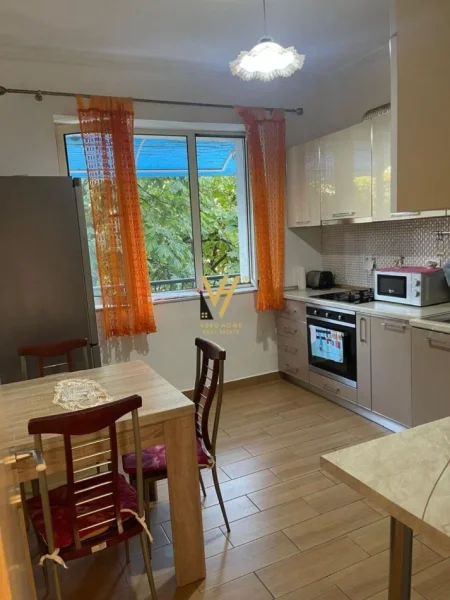 Tirane, jepet me qera apartament 1+1+Ballkon Kati 3, 63 m² 600 € (MYSLYM SHYRI)