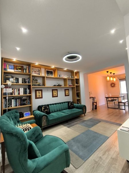 Tirane, jepet me qera apartament 2+1+Ballkon Kati 3, 100 m² 1.100 € (Rruga Vaso Pasha)