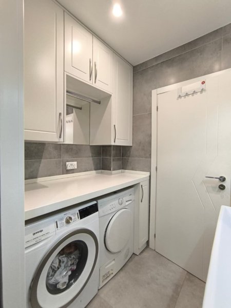 Tirane, jepet me qera apartament 2+1+Ballkon Kati 3, 100 m² 1.100 € (Rruga Vaso Pasha)