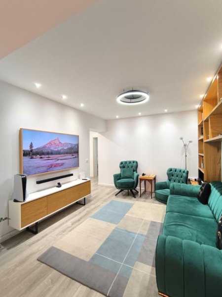 Tirane, jepet me qera apartament 2+1+Ballkon Kati 3, 100 m² 1.100 € (Rruga Vaso Pasha)