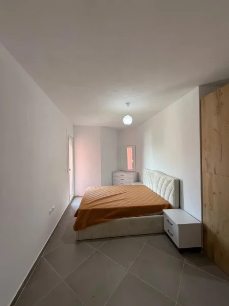 Tirane, jepet me qera apartament 2+1 Kati 4, 115 m² 580 € (Ali Dem)